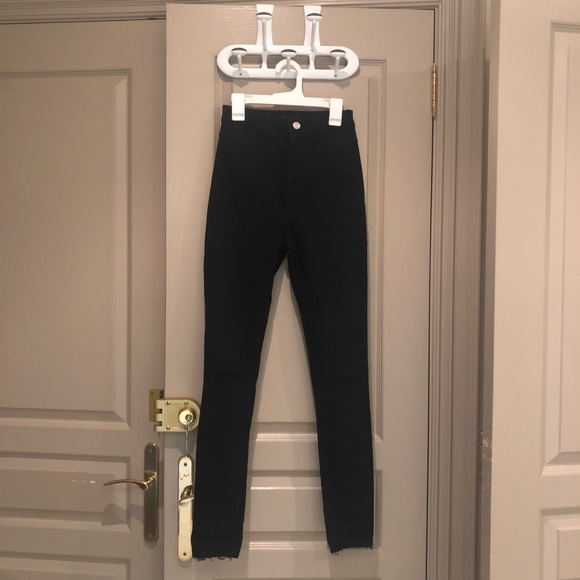 MOVING SALE! Zara skinny jeans - Picture 1 of 7